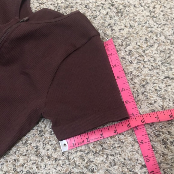 Astoria Seamless Ribbed Series Zip Quarter-Sleeve Crop Top Size Medium Espresso - Picture 7 of 8